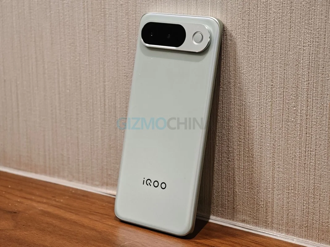 Hands-On with iQOO Z11: AI Features and 7,050mAh Battery Shine