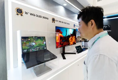 Samsung unveils 16-inch 300Hz OLED laptop panel and 20-inch stretchable display