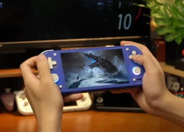 Anbernic RG 55G1 debuts with Snapdragon G1 Gen 2 and Switch Lite-like design